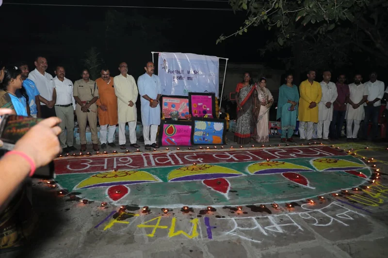 धरम सागर एवं महाराज सागर तालाब परिसर सहित मंदिर एवं सार्वजनिक स्थानों पर प्रज्ज्वलित किए गए दीये आशीर्वाद का…
