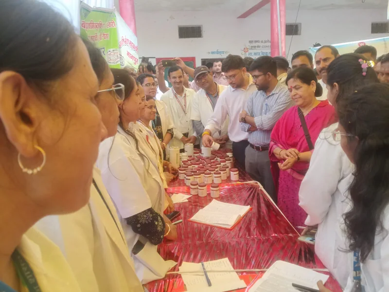 आयुष विभाग ने स्वास्थ्य शिविर में सिकल सेल रोगियों को किया लाभान्वित